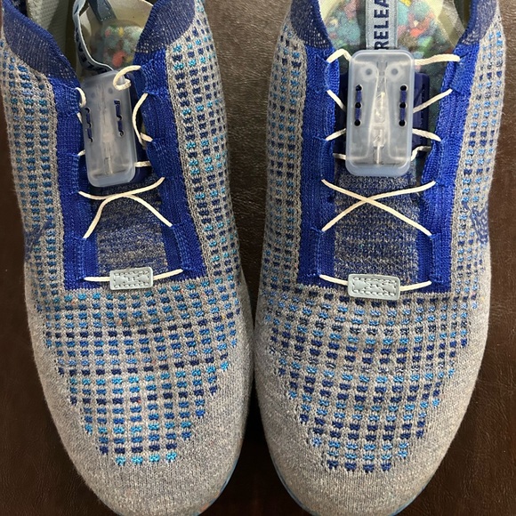 Nike men’s Sneakers in Blue and Gray. Fly knit! - Picture 6 of 9